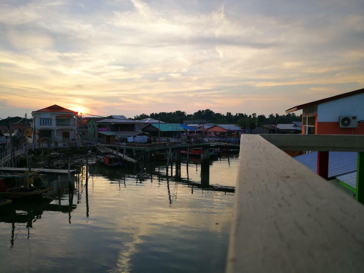 Ferienwohnung Pulau Ketam D'Island Beds&Cafe Bagan Pulau Ketam Exterior foto